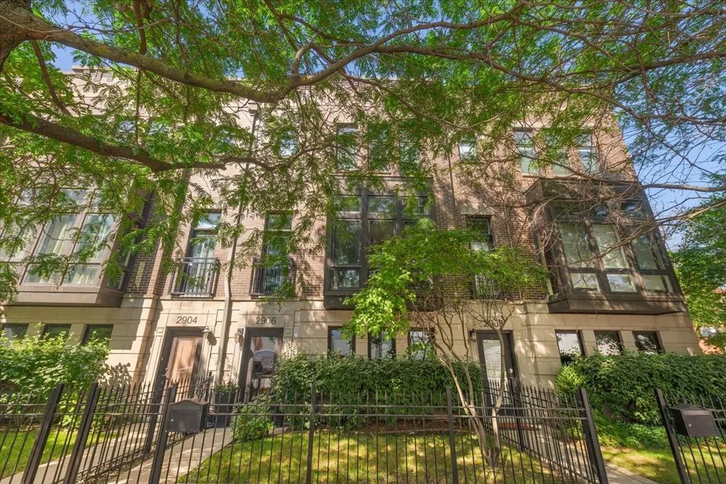 2906 N Paulina Street 13, Chicago, 60657