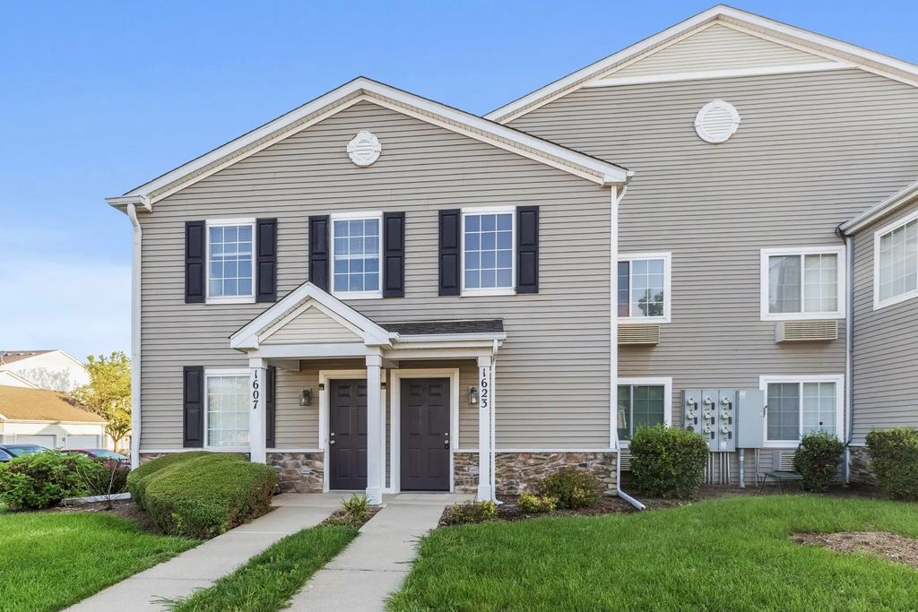 1623 Silverstone Drive 1623, Carpentersville