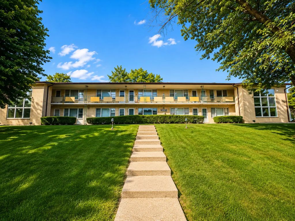 5517 King Arthur Court, Westmont