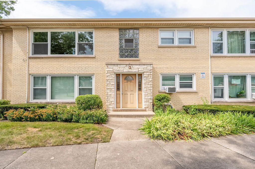2010 S Crescent Avenue 2-c, Park Ridge