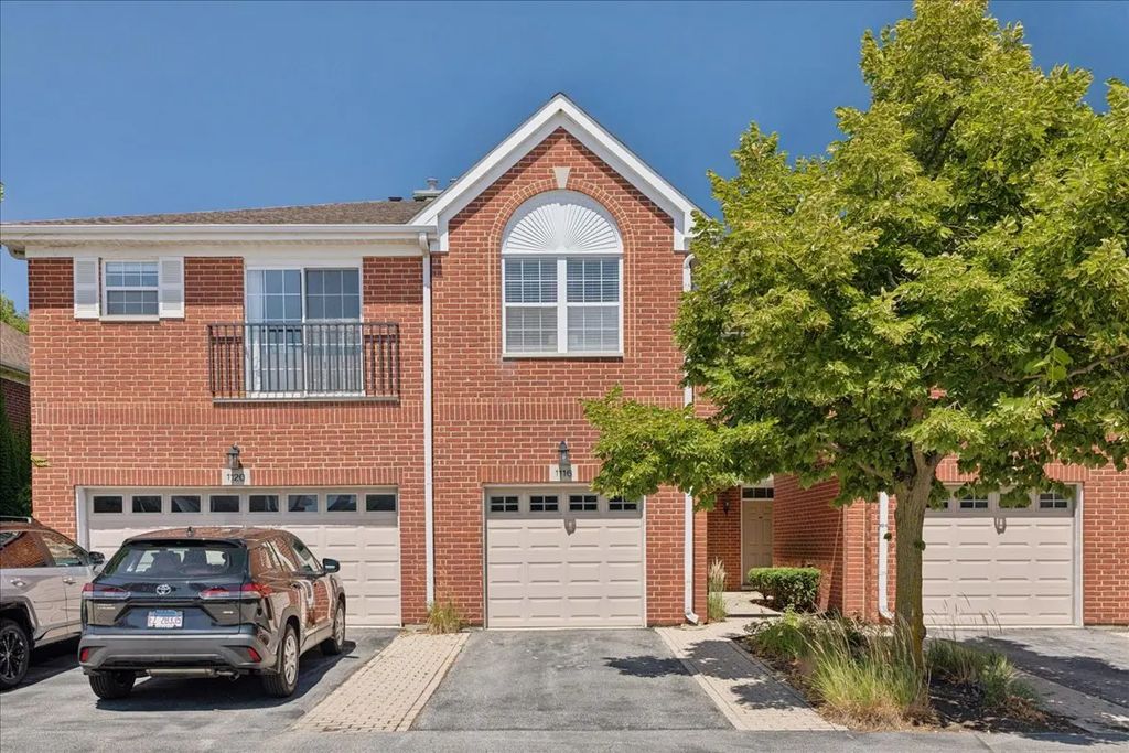 1116 Kensington Drive 1116, Northbrook, 60062