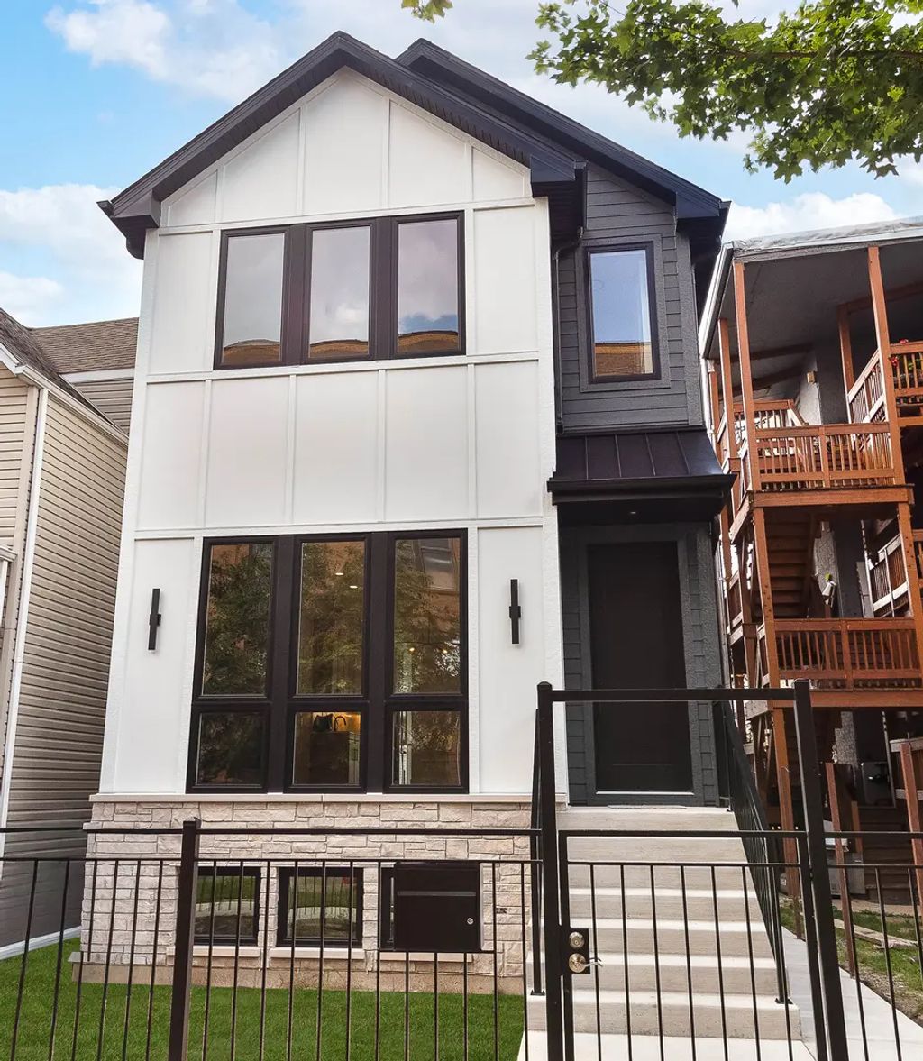 2120 N Keeler Avenue, Chicago, 60639
