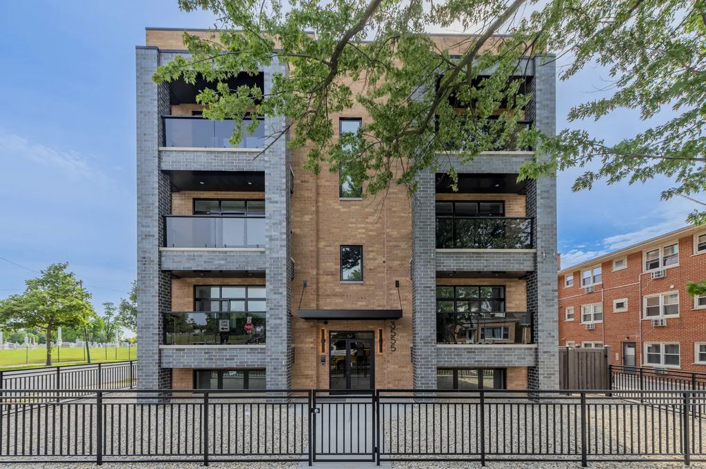 6519 W Addison Street 2s, Chicago, 60634