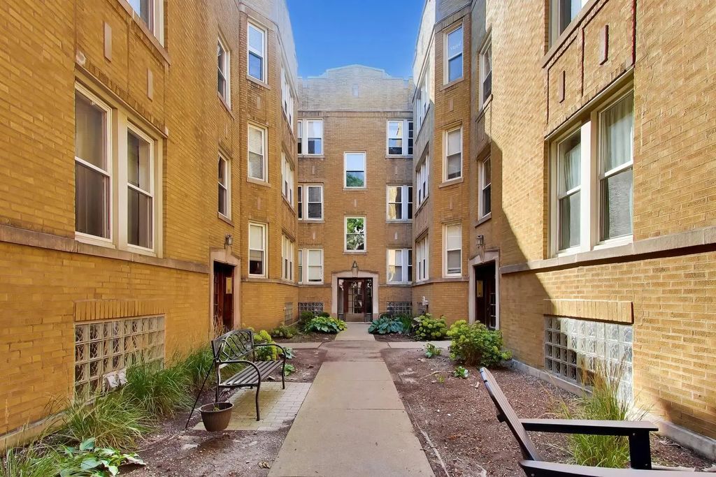 3406 N Bell Avenue 2, Chicago, 60618
