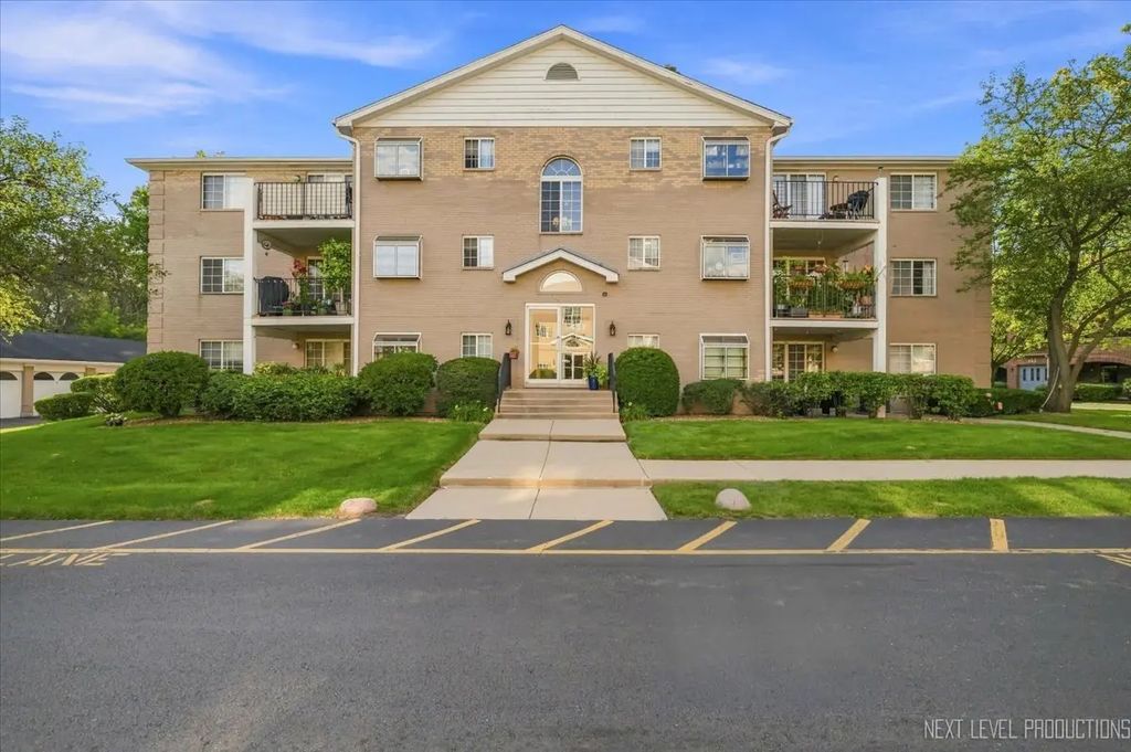 457 Valley Drive 202, Naperville