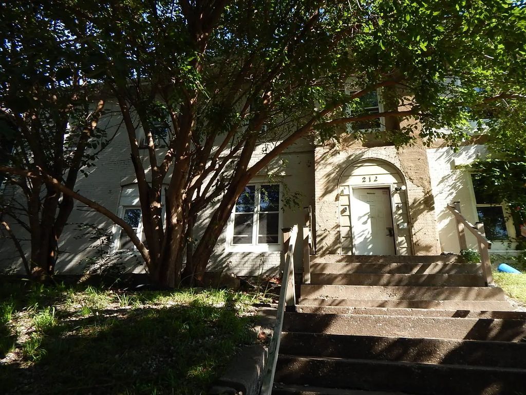212 E 6th Street, Davenport