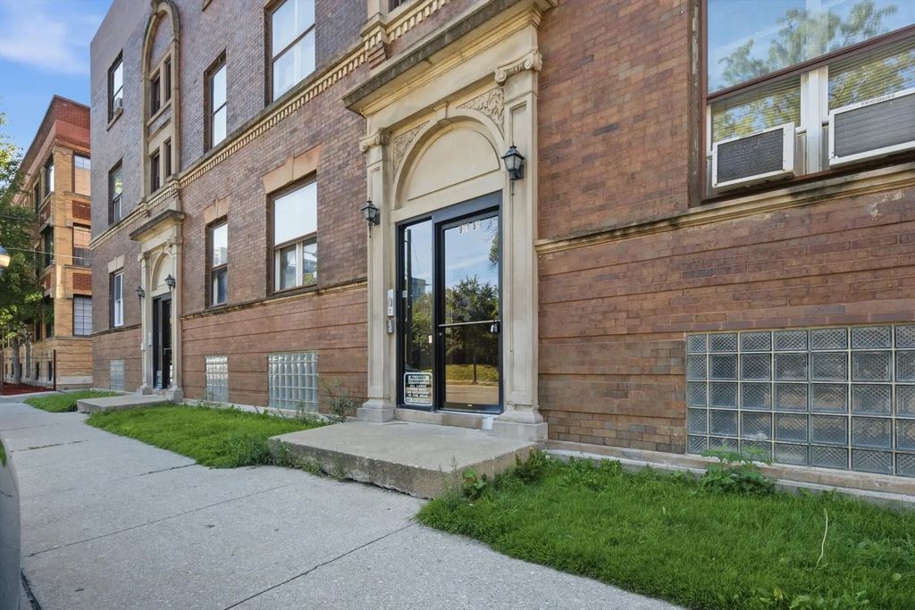 955 E 61st Street 1, Chicago, 60637