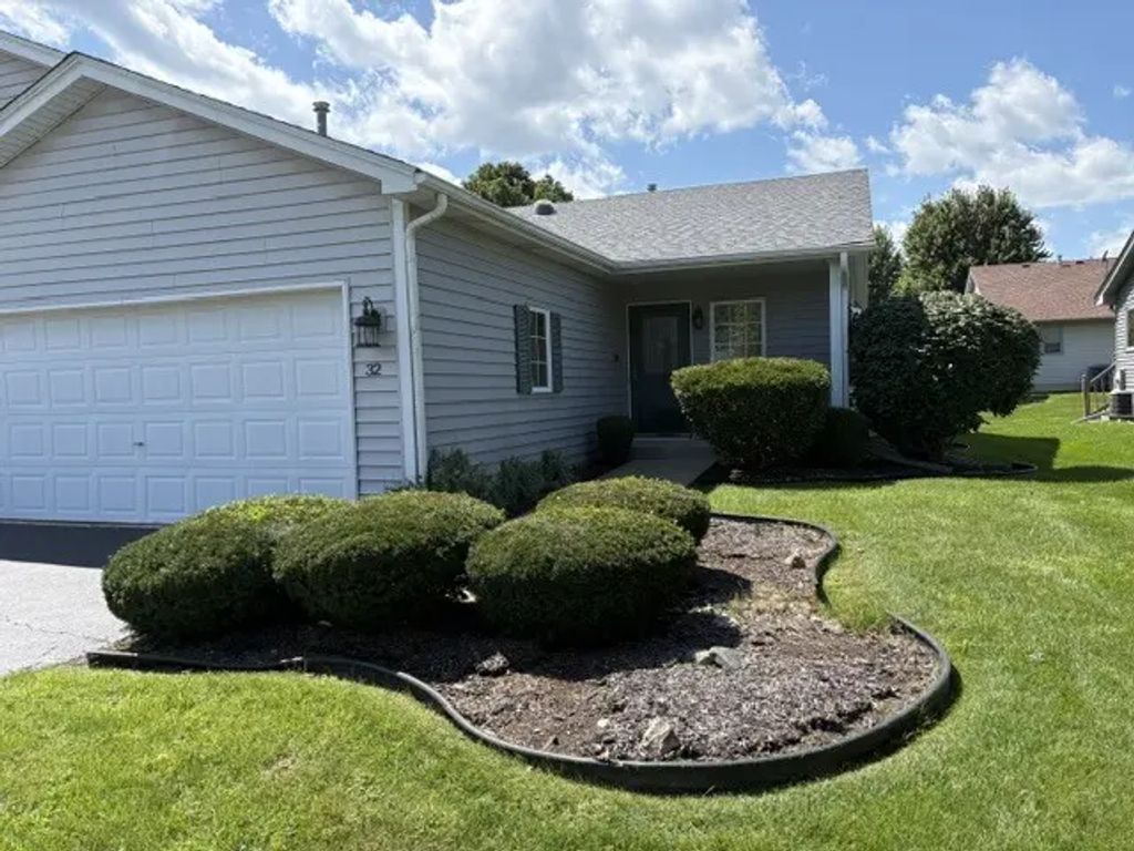 32 S Juniper Drive, North Aurora