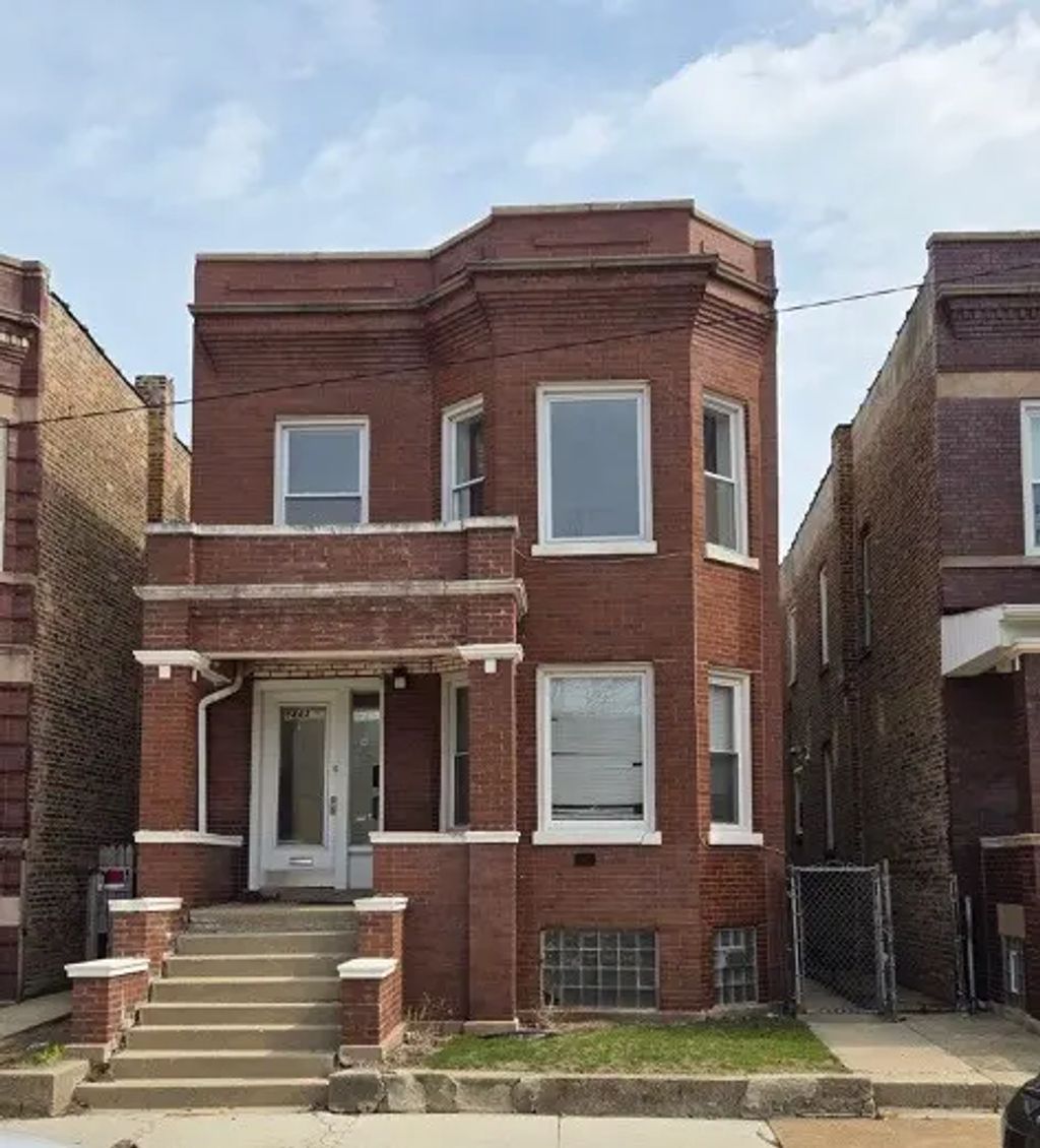 7443 S Dante Avenue, Chicago