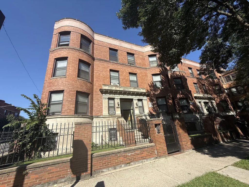 5852 S King Drive 3, Chicago
