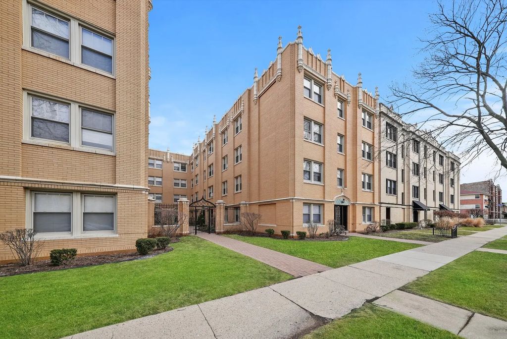 1925 Grove Avenue 211, Berwyn