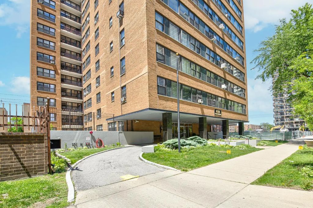 6118 N Sheridan Road 106, Chicago