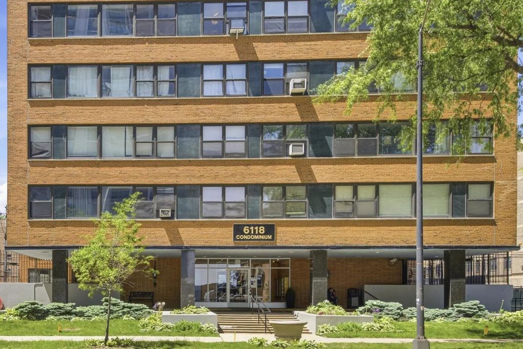 6118 N Sheridan Road 106, Chicago