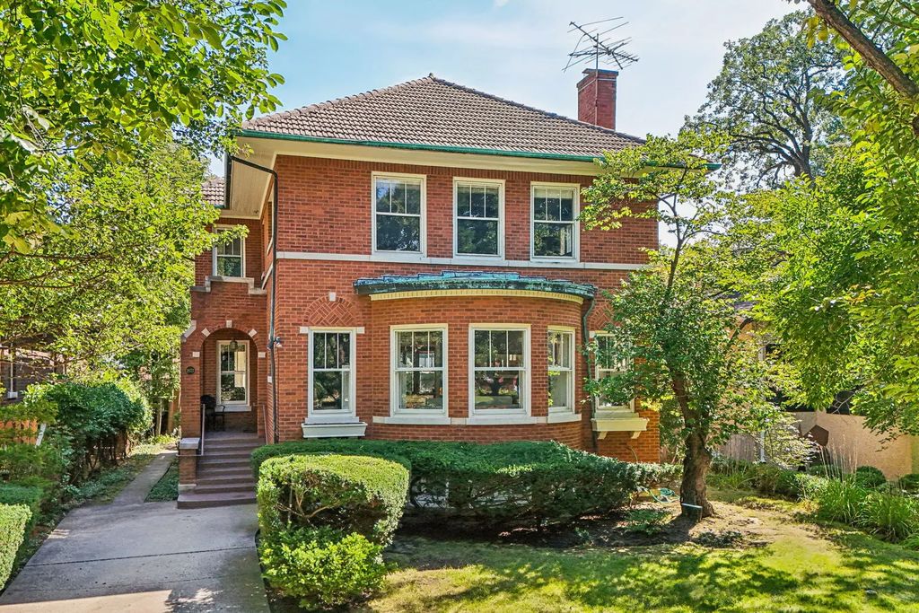 2677 Orrington Avenue, Evanston