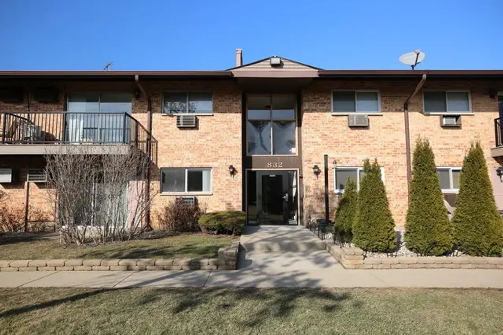 832 E Old Willow Road 103, Prospect Heights
