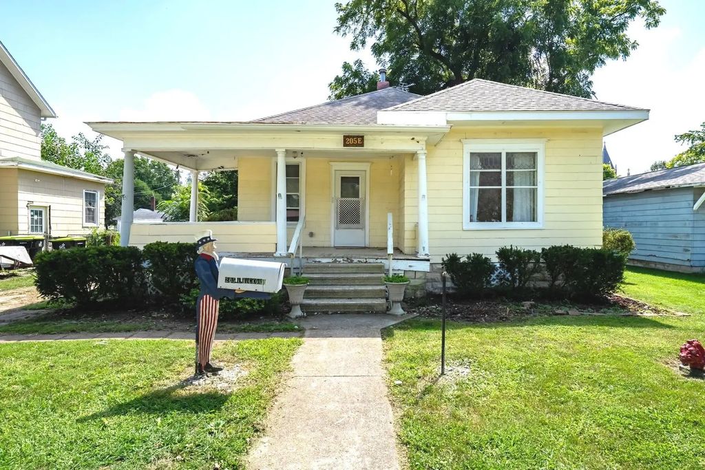 205 E Hickory Street, Fairbury