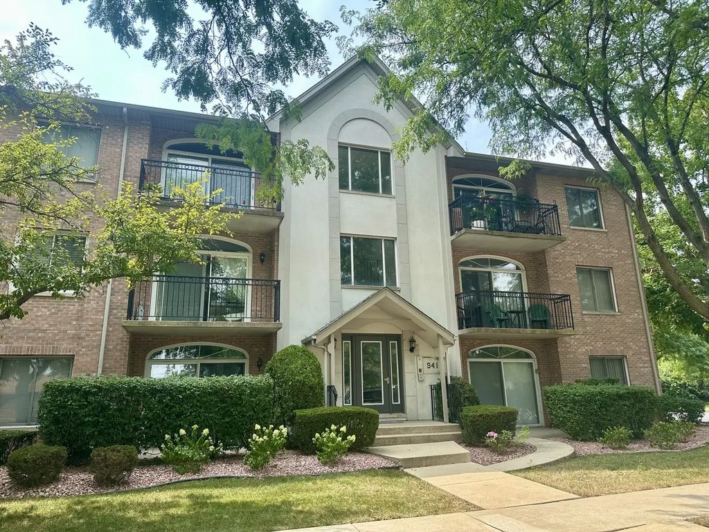 9410 S 77th Court 2e, Hickory Hills