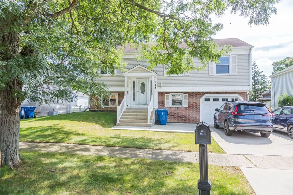 248 Hood Court, Bartlett