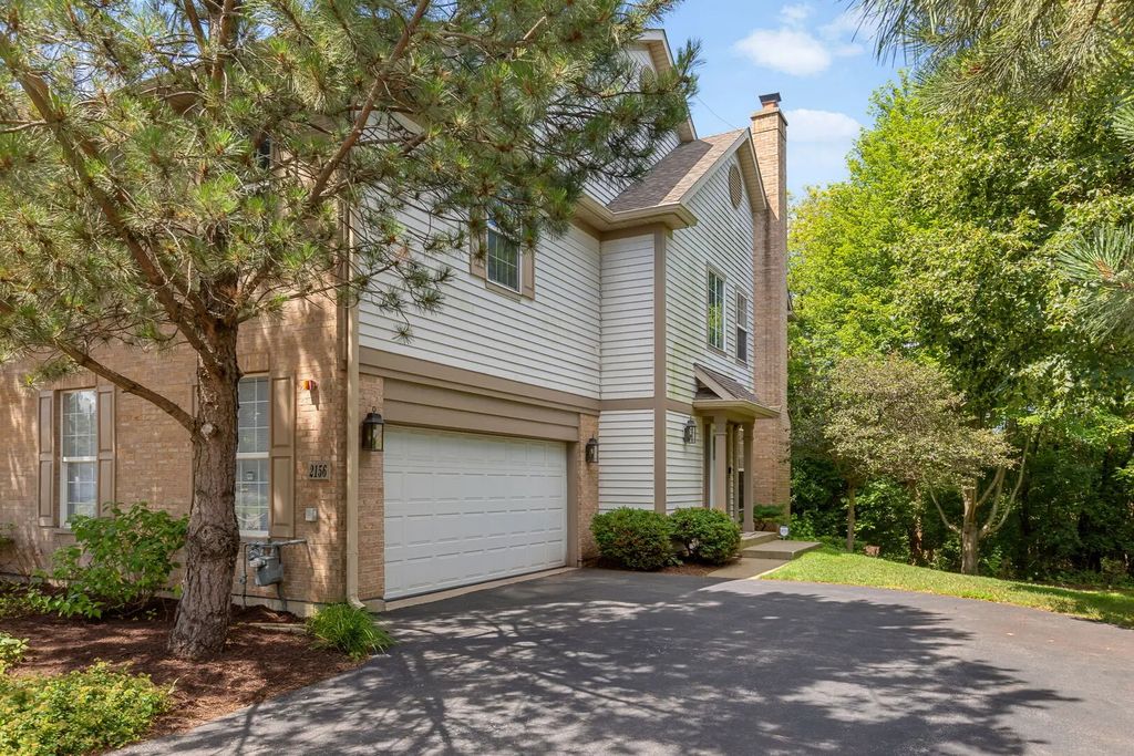 2156 Yale Circle, Hoffman Estates