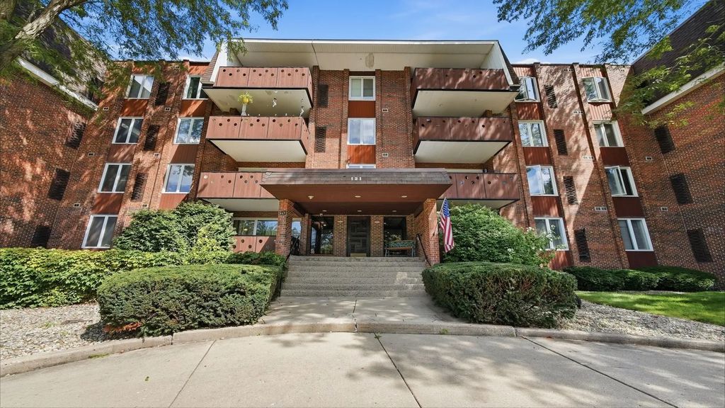 121 S Spruce Avenue 207, Wood Dale