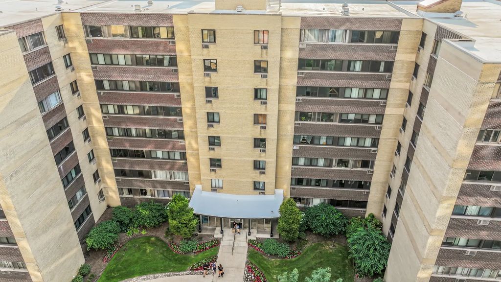 6300 N Sheridan Road 802, Chicago