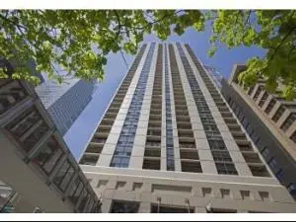 200 N Dearborn Street 2005, Chicago, 60601
