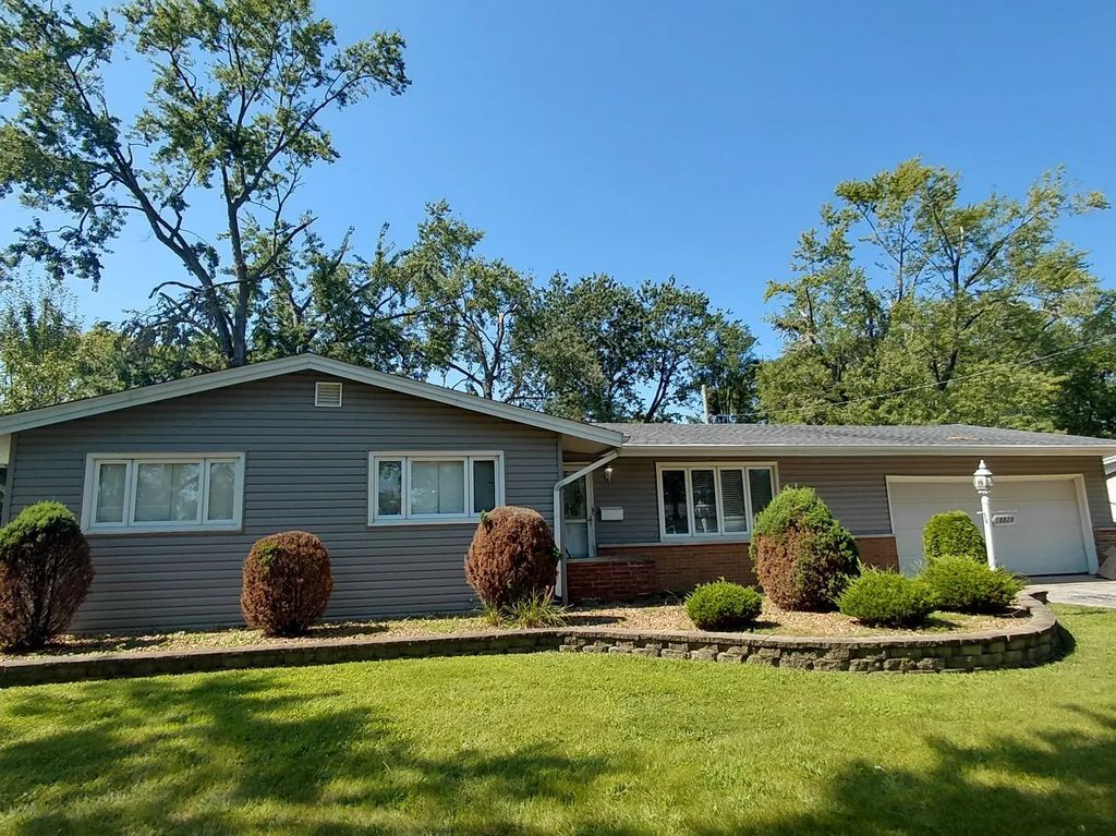 18828 Greenbay Avenue, Lansing