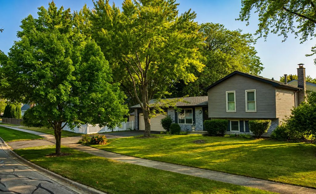 4 N Birchwood Drive, Naperville