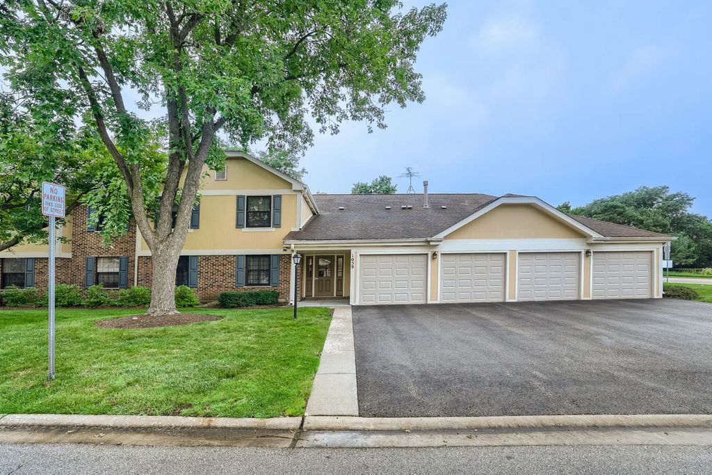 1059 Southbury Lane, Wheeling