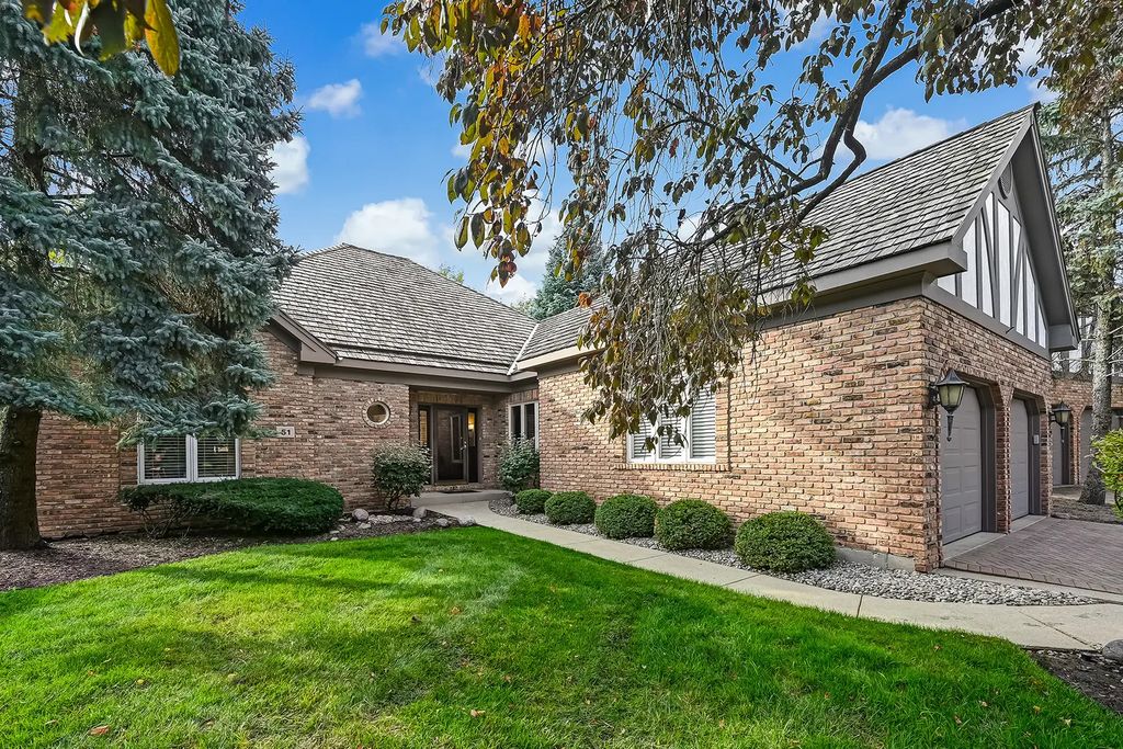 51 Chesterfield Court, Burr Ridge