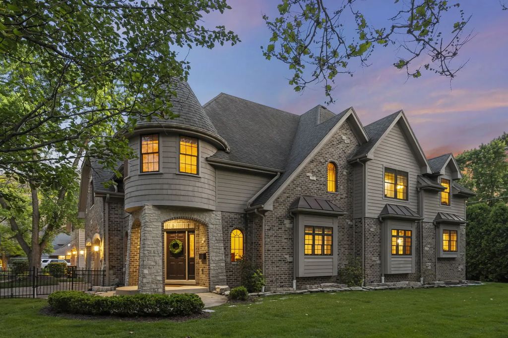 605 Thornwood Drive, Naperville