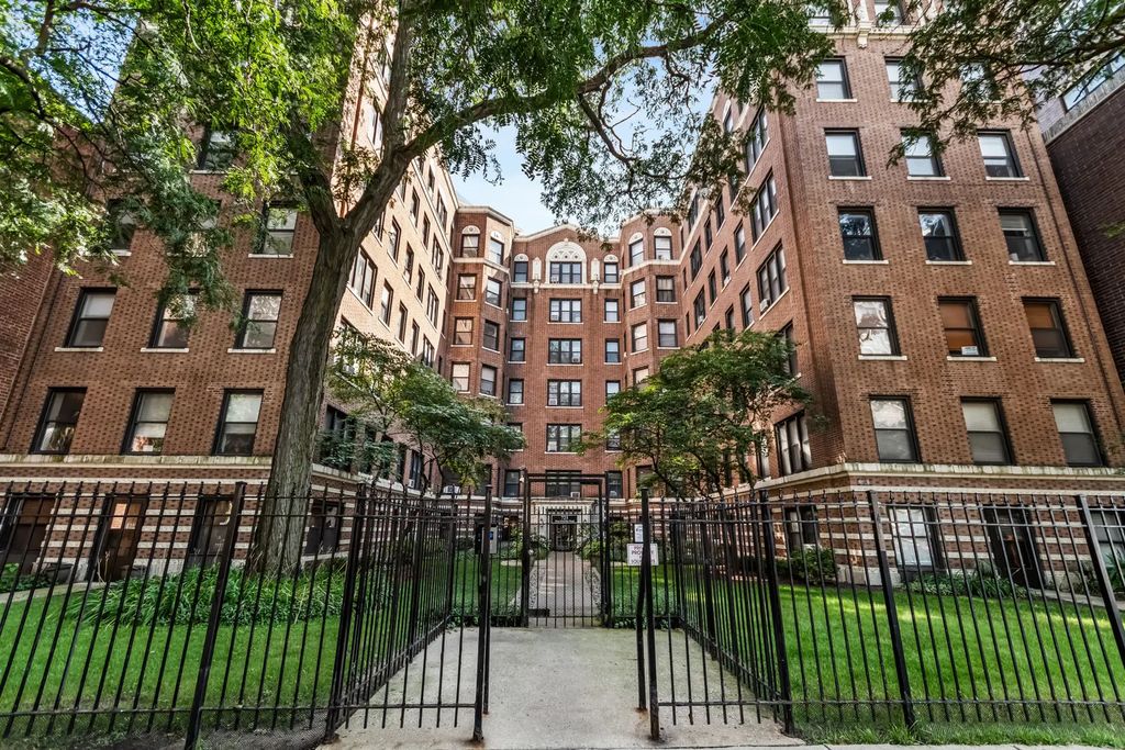 725 W Sheridan Road 204, Chicago, 60613