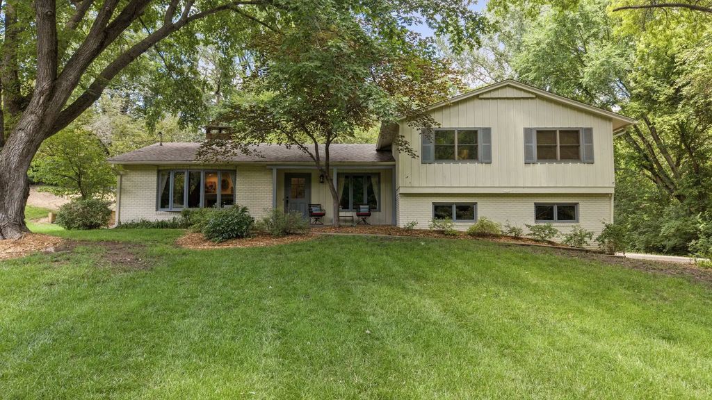 5080 Center Court, Bettendorf