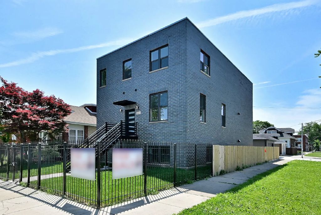 4859 W Hirsch Street, Chicago