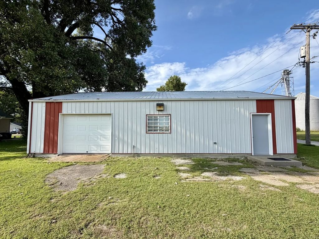 503 E Third Street, Armington