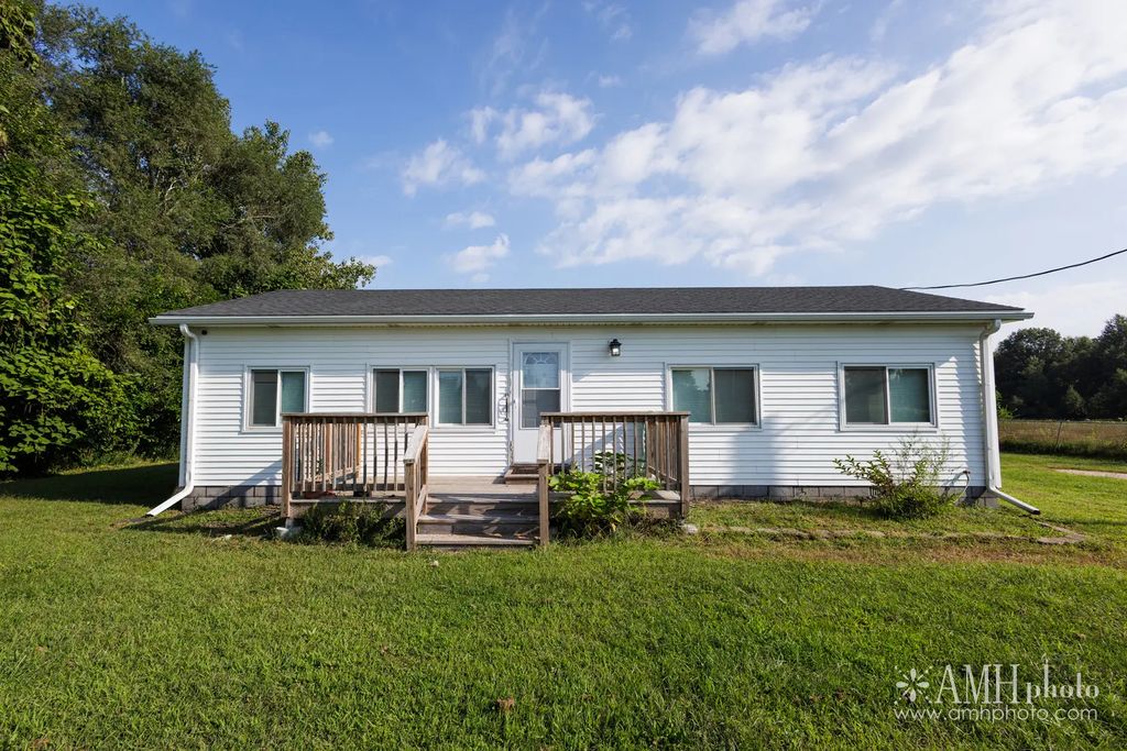 17611 E 4750s Road, Pembroke Twp