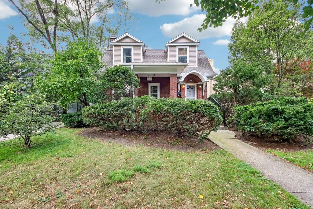 2038 Hawthorne Lane, Evanston