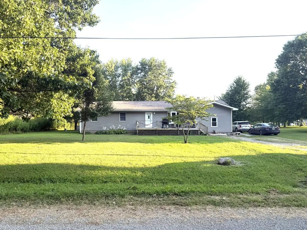 6044 Mccarty Road, Kinmundy
