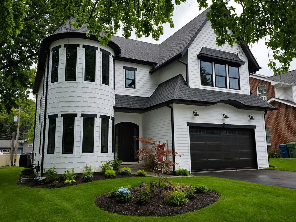 909 Evergreen Avenue, Glen Ellyn