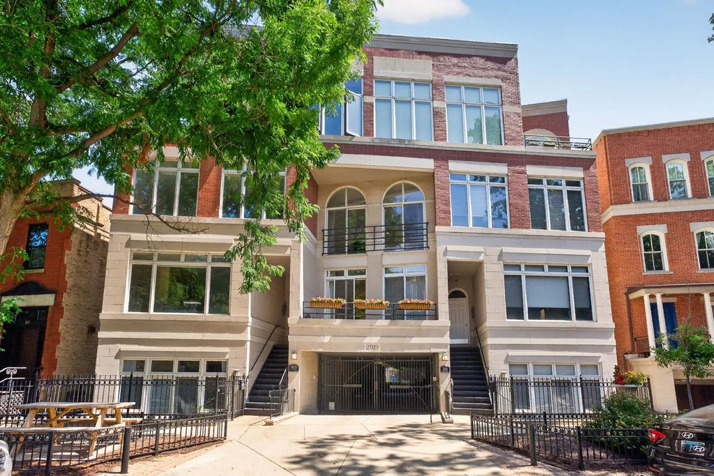 2919 N Burling Street E, Chicago, 60657