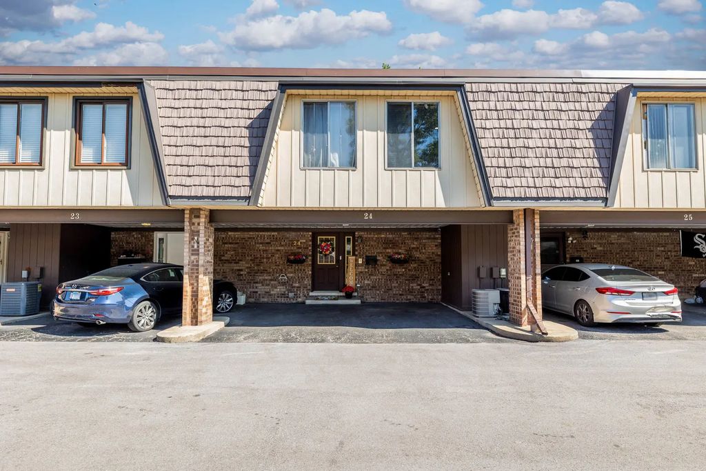 24 Cour Madeleine Court, Palos Hills