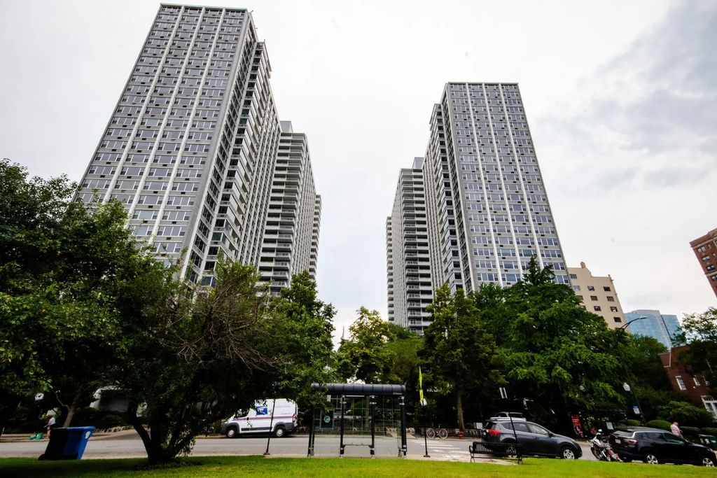 4250 N Marine Drive 1010, Chicago