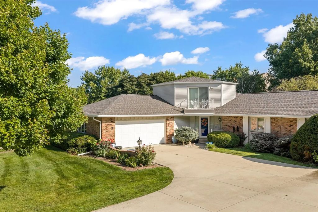 3812 Fields South Court 3812, Champaign