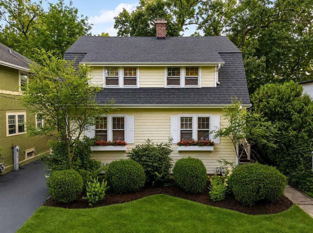 790 Foxdale Avenue, Winnetka