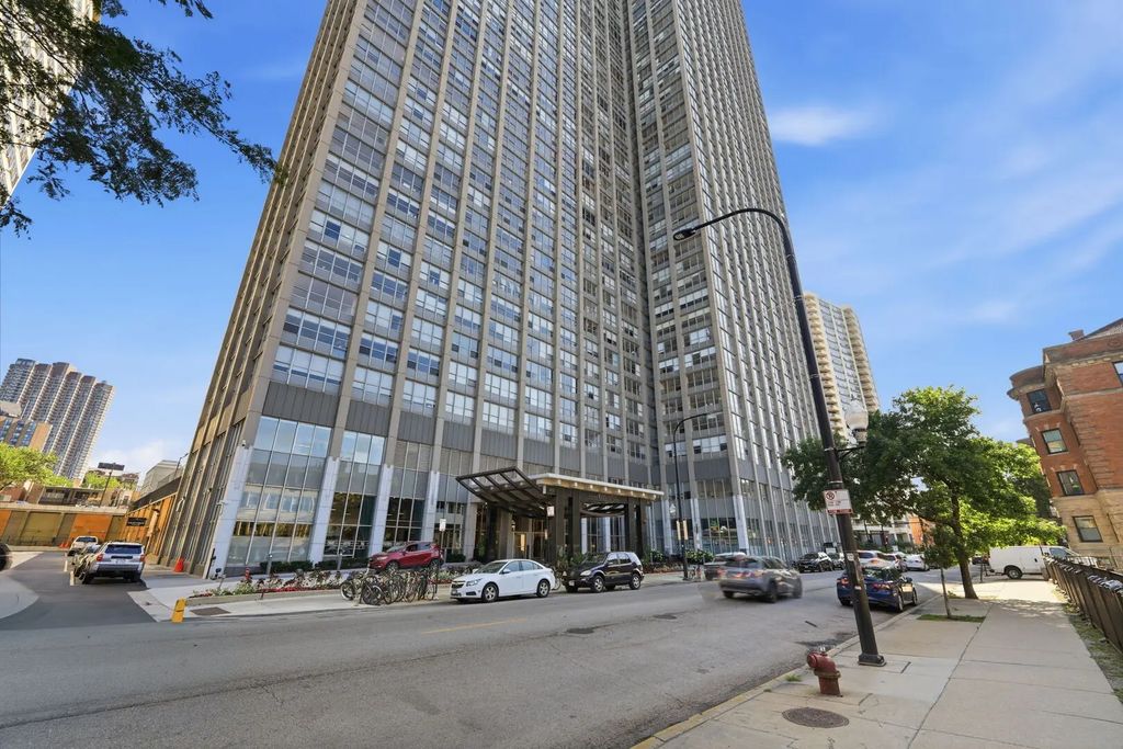 655 W Irving Park Road 3404, Chicago, 60613