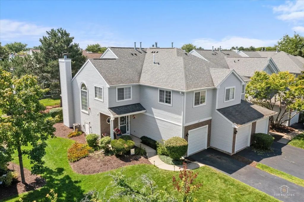 1139 E Cambria Lane N, Lombard