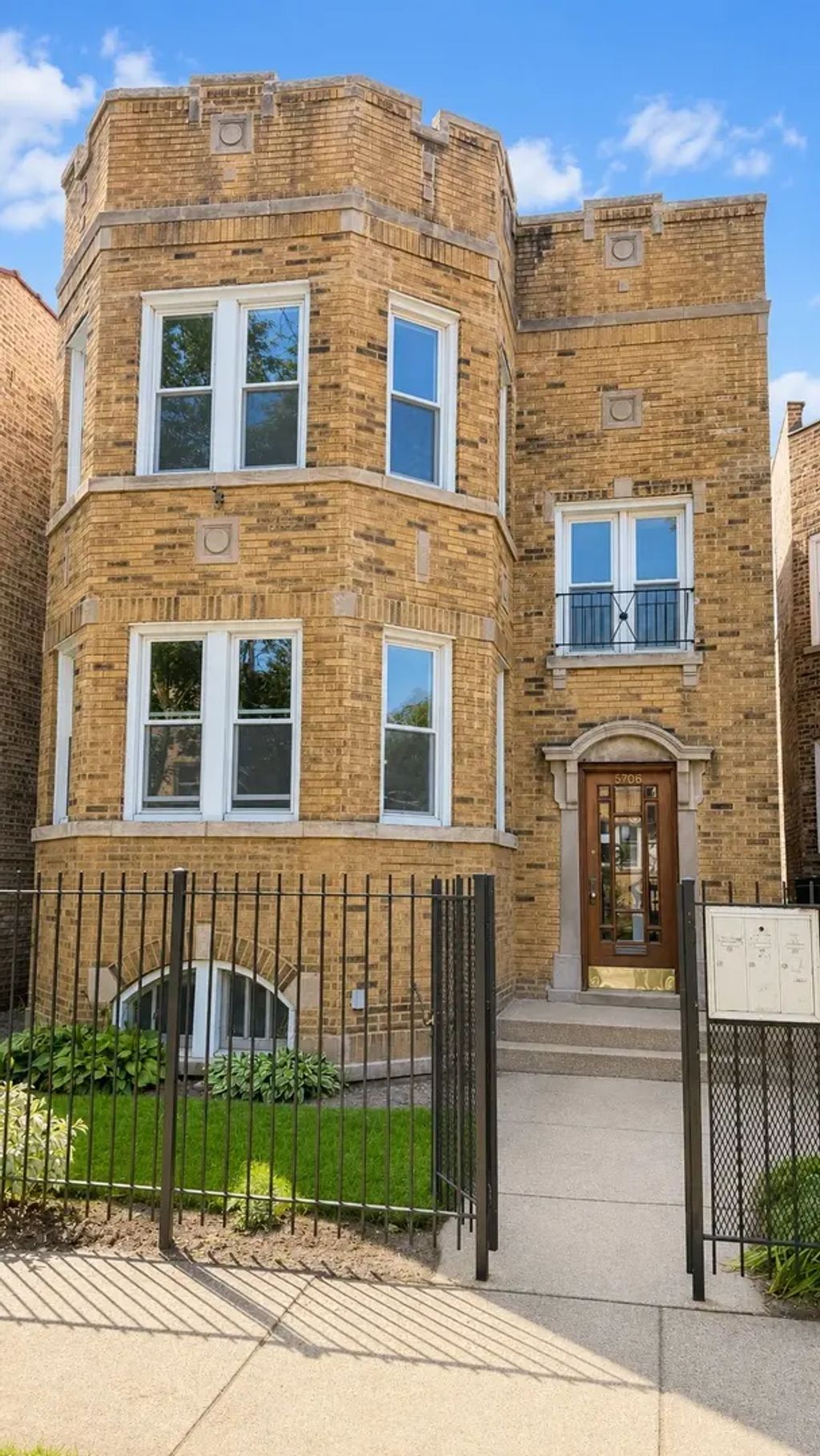 5706 N Maplewood Avenue 1, Chicago, 60659