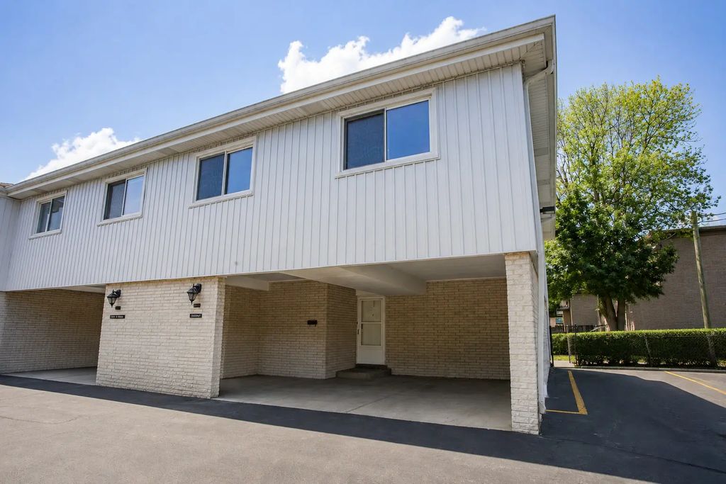 2846 W Touhy Avenue H, Chicago