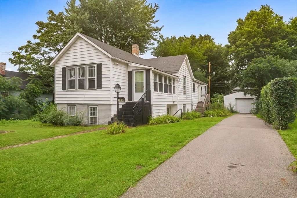 1235 Leon Place, Evanston