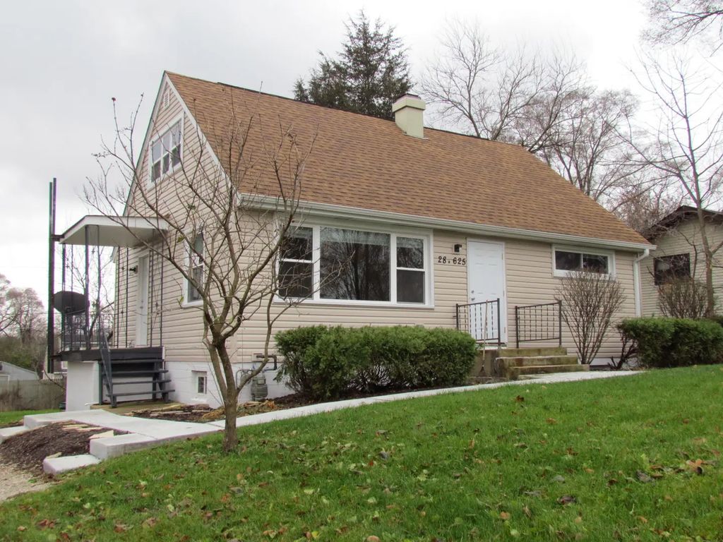 28w625 Lester Street, West Chicago